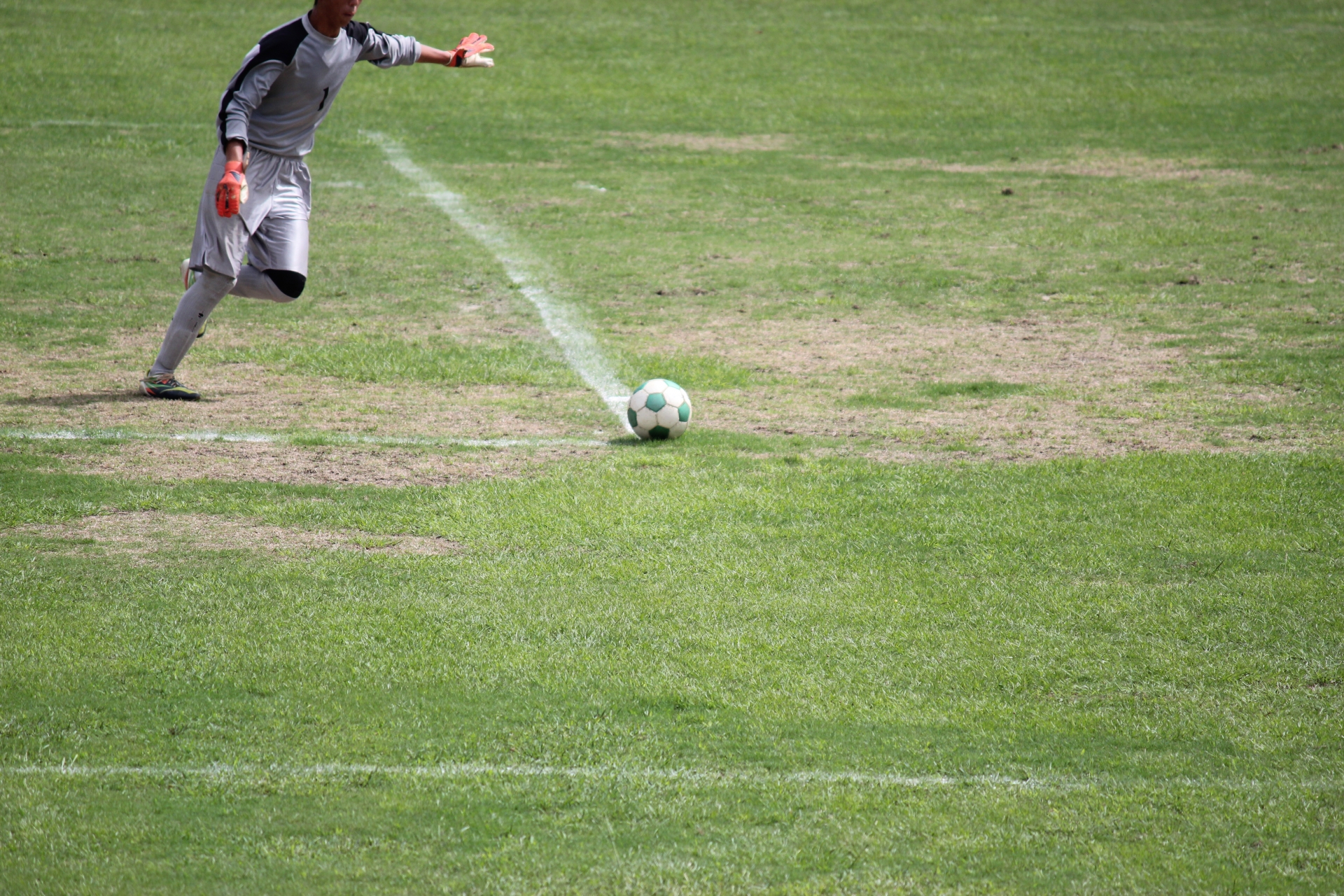 ゴールキックとは 基本ルールと改正によって生まれた近年のトレンド Football For Employee