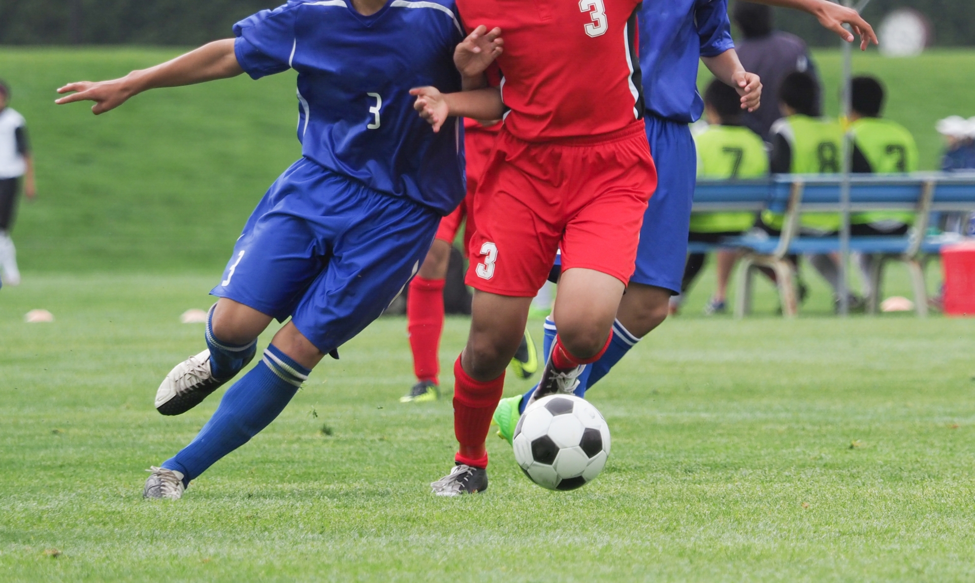 サッカーでのハイプレスとは 前からボールを奪いに行く大きな意味 Football For Employee